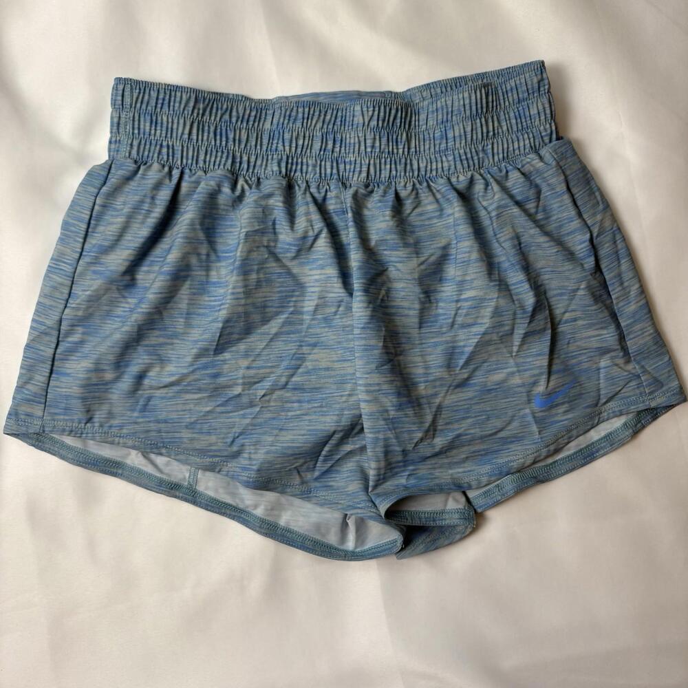 Nike One Size S    Women's Dri-Fit Mid-Rise Training Shorts.       (Item 19)